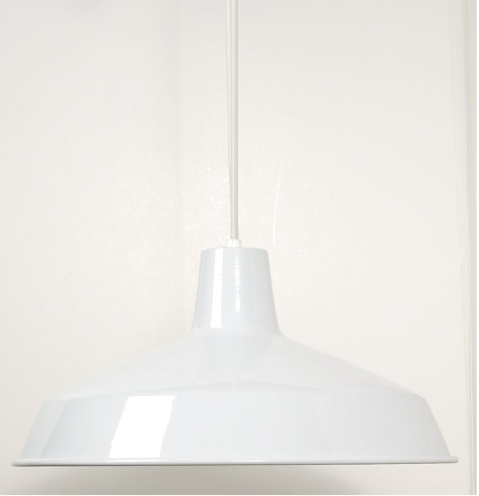 One Light Pendant in White / White Interior